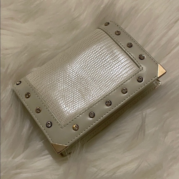Silver Lizard Printed Leather Swarovski Wallet - Picture 5 of 8